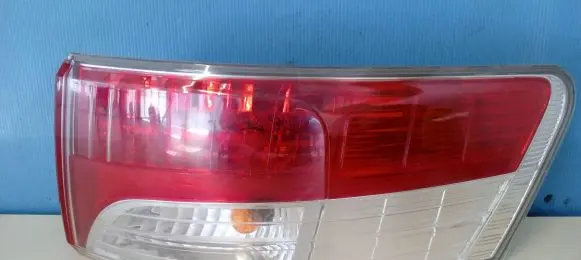 Toyota Avensis T270 Rear/tail lights 08048