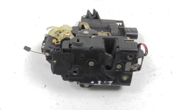 Seat Toledo II (1M) Rear door lock 3B4839015A