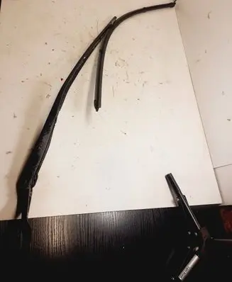 Front wiper blade arm