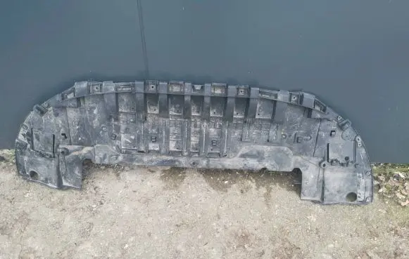 Renault Megane IV Front bumper skid plate/under tray 622855835R