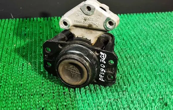 Engine mount bracket