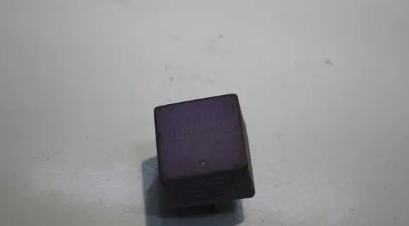 Renault Laguna I Other relay 50A03525