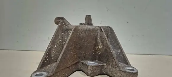 Opel Insignia A Engine mounting bracket 13228289