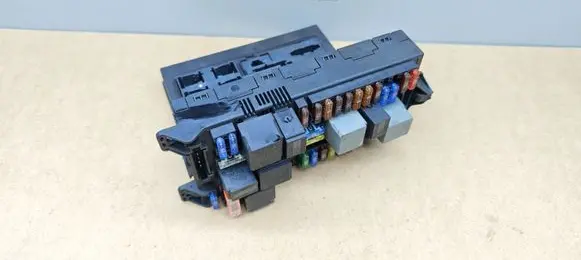 Mercedes-Benz CLS C219 Fuse module 2115454401
