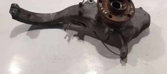 BMW X5 E70 Front wheel hub 6773783 AM9S1M 7693510