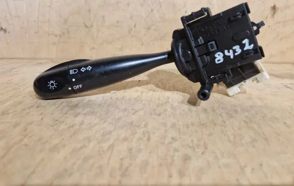 Toyota Yaris Indicator stalk 1736482 173648