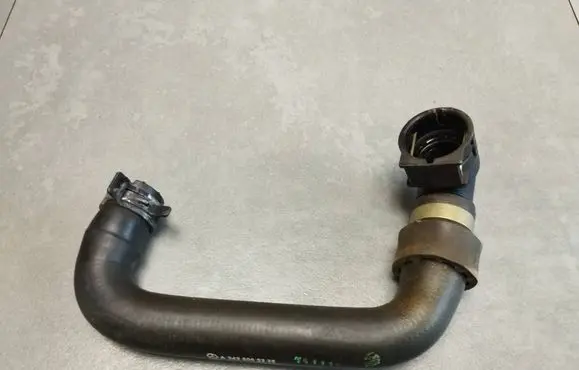 Mercedes-Benz B W246 W242 Engine coolant pipe/hose A2425063235 A2425063239