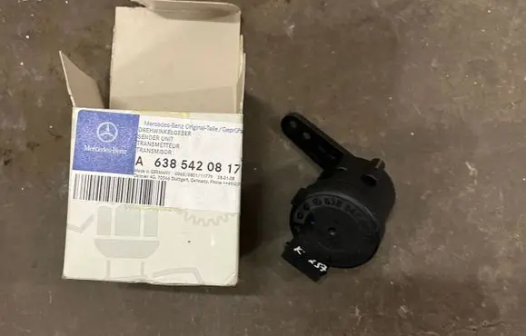Mercedes-Benz Vito Viano W638 Headlight/headlamp level sensor A6385420817