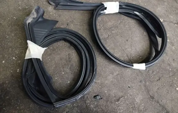 Peugeot 508 II Front door rubber seal 9818907880