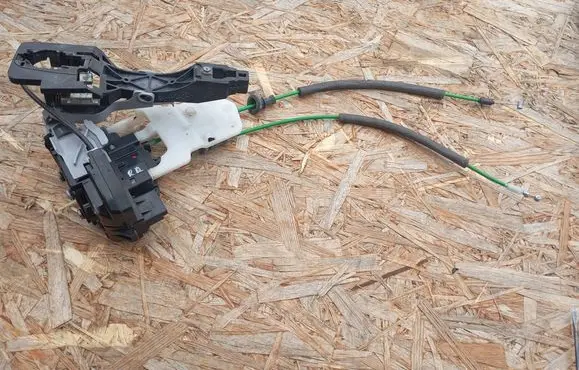 Hyundai i30 Rear door lock 814202L200