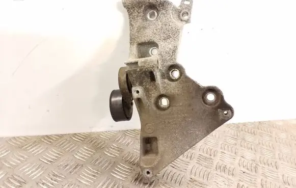 Mercedes-Benz B W246 W242 Generator/alternator bracket 167107648R A607201009