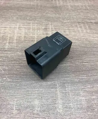 Volkswagen PASSAT B6 Other relay 3B0951253 V23136J1006X056