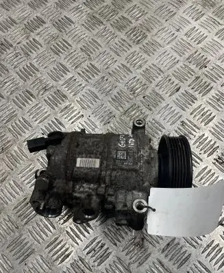 Volkswagen Golf VII Air conditioning (A/C) compressor (pump) 5Q0820803F