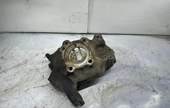 BMW 5 E39 Front wheel hub spindle knuckle