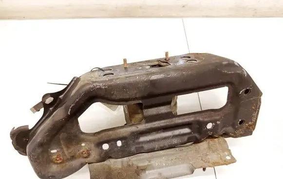 Toyota Yaris Front bumper mounting bracket