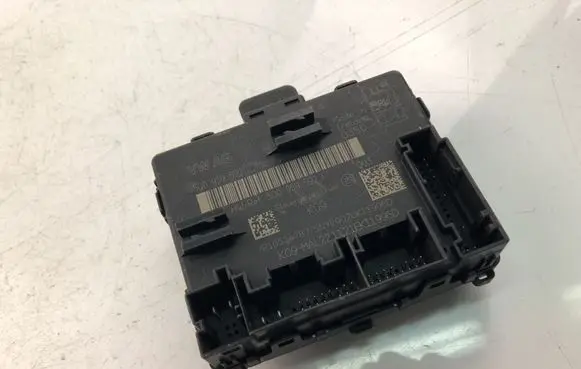 Volkswagen Golf VII Door control unit/module 5Q0959592L