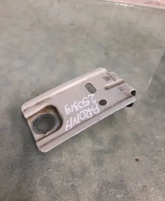Seat Arona Fender mounting bracket 6f0821431