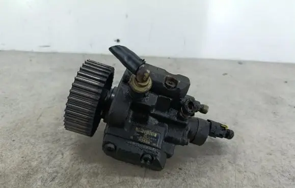 Alfa Romeo GT Fuel injection high pressure pump 0445010071