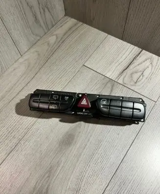 Mercedes-Benz C W203 Hazard light switch 20382182 20947128001