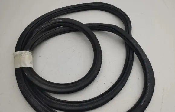 Rear door rubber seal (on body)