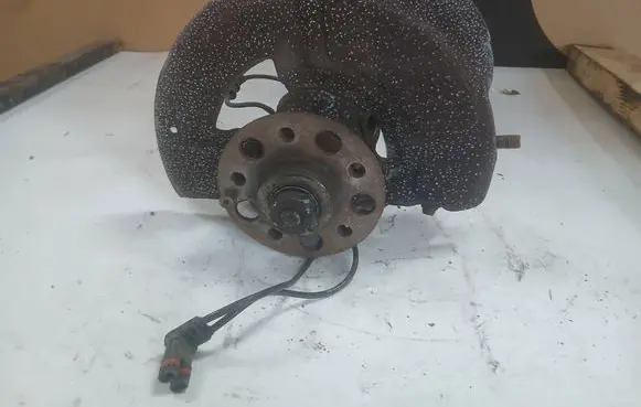 Mercedes-Benz CLS C218 AMG Front wheel hub