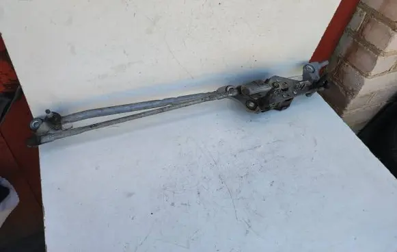 Porsche Cayenne (92A) Front wiper linkage and motor 7P0955120 0390243401
