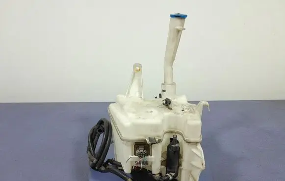 Toyota Avensis T270 Windshield washer fluid reservoir/tank 8535005071