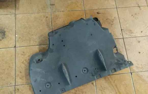 Toyota Prius (XW30) Fuel tank bottom protection 5839847031