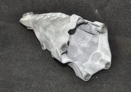 Mercedes-Benz C W204 Engine mounting bracket A6512233404