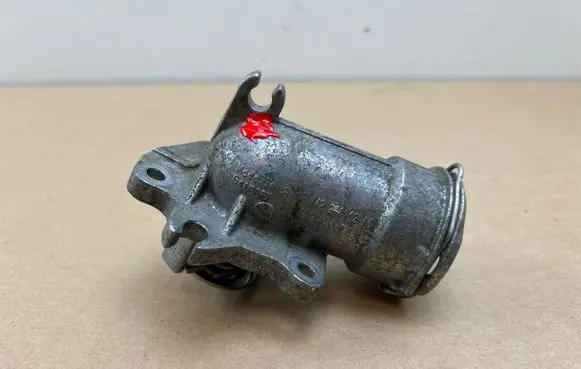 Mercedes-Benz E W211 Thermostat/thermostat housing A6422000215