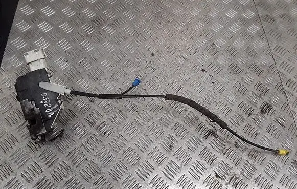 Peugeot Expert Front door lock 9681334980