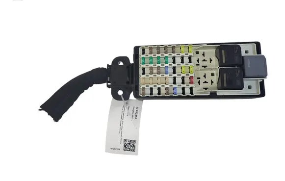 Jaguar XE Fuse module 1548601B