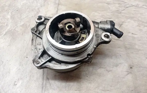 BMW 5 E39 Vacuum pump 72832710C 7786841F