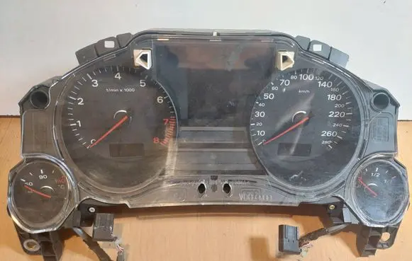 Audi A8 S8 D3 4E Speedometer (instrument cluster) 4E0920900E 4E0910900 110080101007