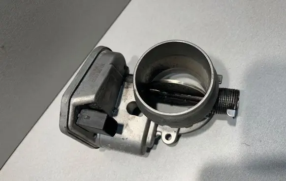 BMW 3 E92 E93 Engine shut-off valve 7804373 B00110630