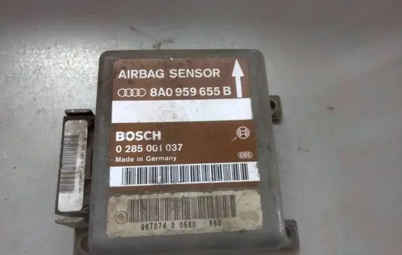 Audi A4 S4 B5 8D Airbag control unit/module 8A0959655B 0285001037