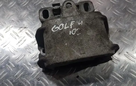 Volkswagen Golf IV Engine mount bracket