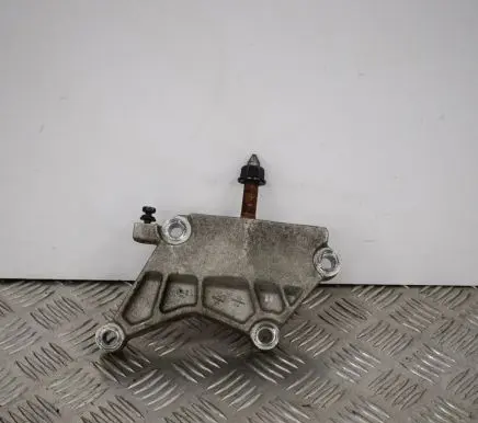 Hyundai Santa Fe Engine mounting bracket