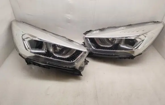 Ford Kuga II Headlight/headlamp