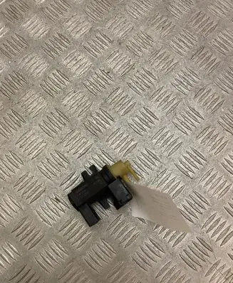 Vacuum valve