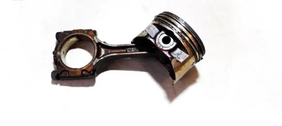 Mitsubishi Colt Piston with connecting rod