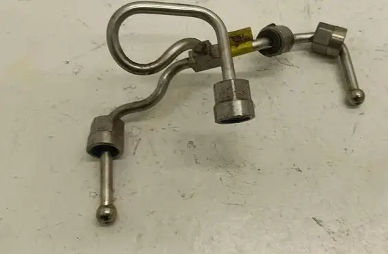 Cadillac XT5 Fuel line pipe