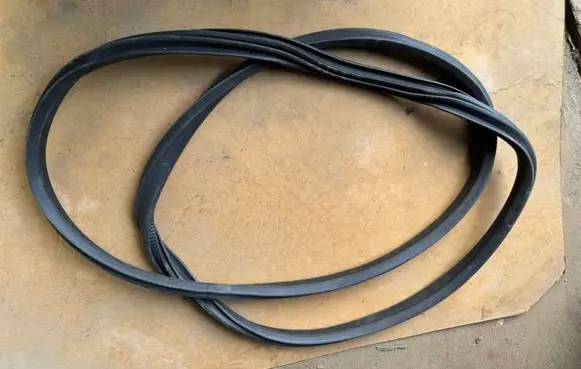 BMW 4 G22 G23 G24 G26 Front door rubber seal 7482709