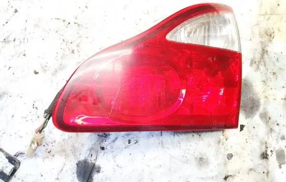 Toyota Avensis Verso Tailgate rear/tail lights