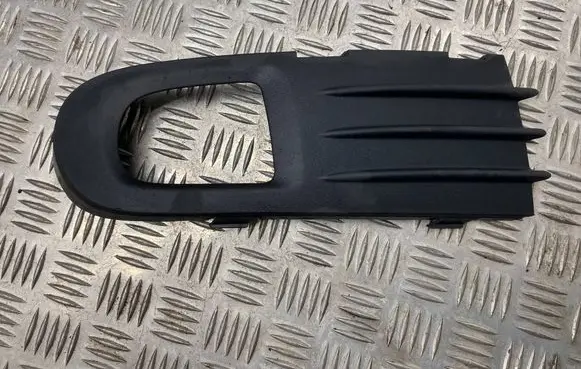 Volvo V50 Front bumper lower grill 30655885