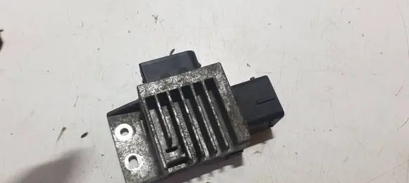 Renault Clio V Glow plug pre-heat relay 271203982R 00734754 RCS3A112