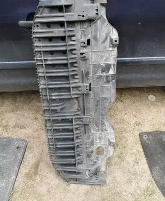 Toyota Avensis T270 Front bumper skid plate/under tray 5261805010