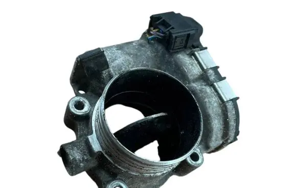 Volvo V70 Throttle valve 8692720 08W211 0281002701