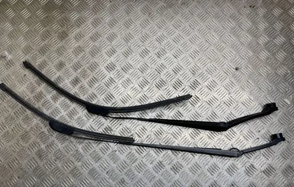Subaru Legacy Front wiper blade arm