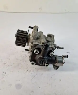 Volvo V40 Fuel injection high pressure pump 31432135